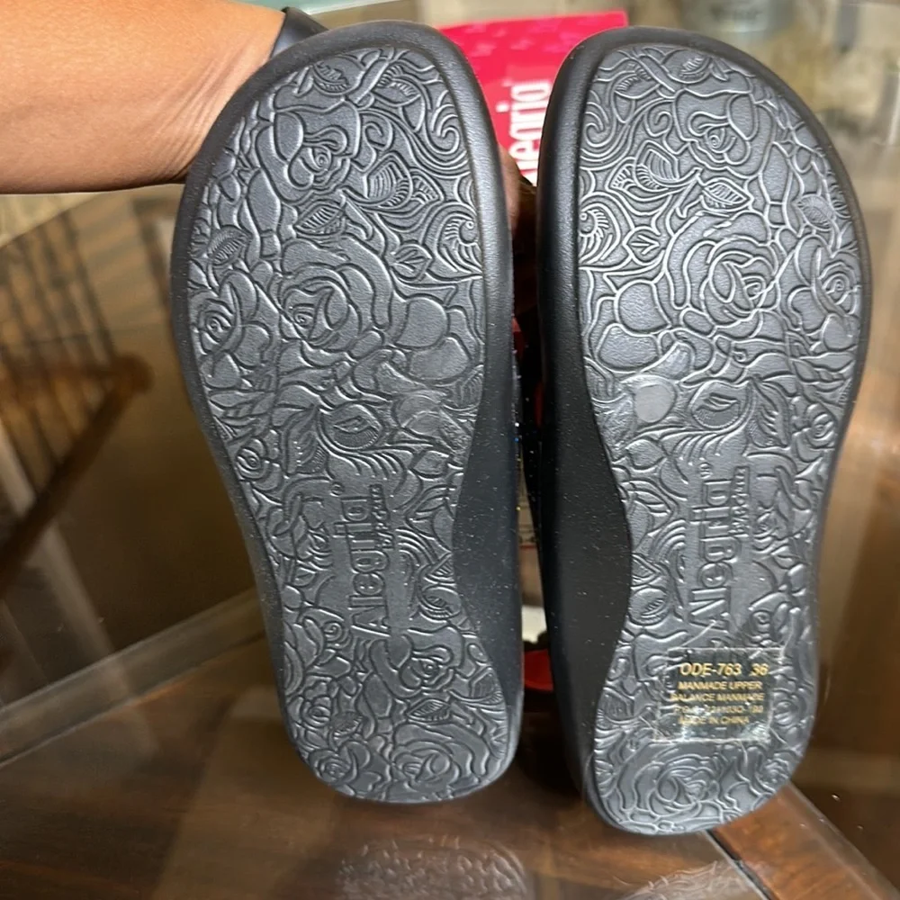 Alegria Ode Printed Thong Sandals Sprinkle Sz 6-6.5‎ Black Multi